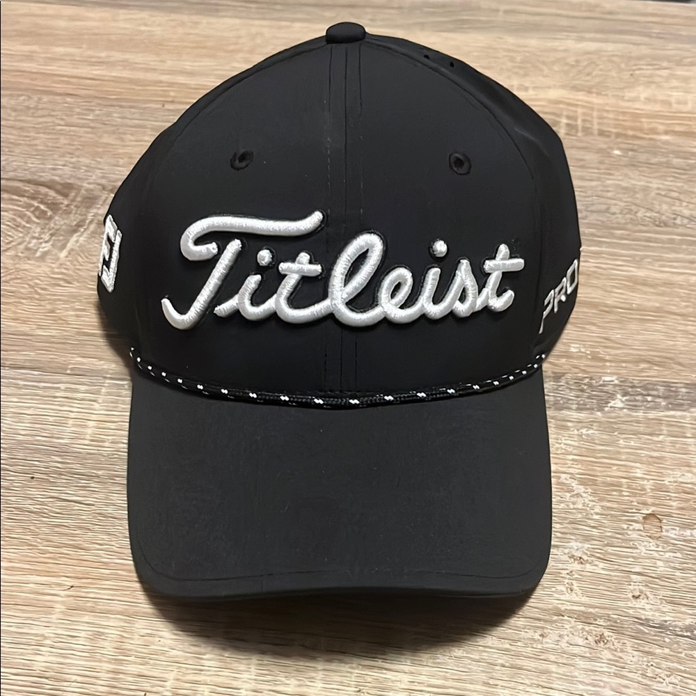 NWT Titleist Tour Breezer Rope Hat Black